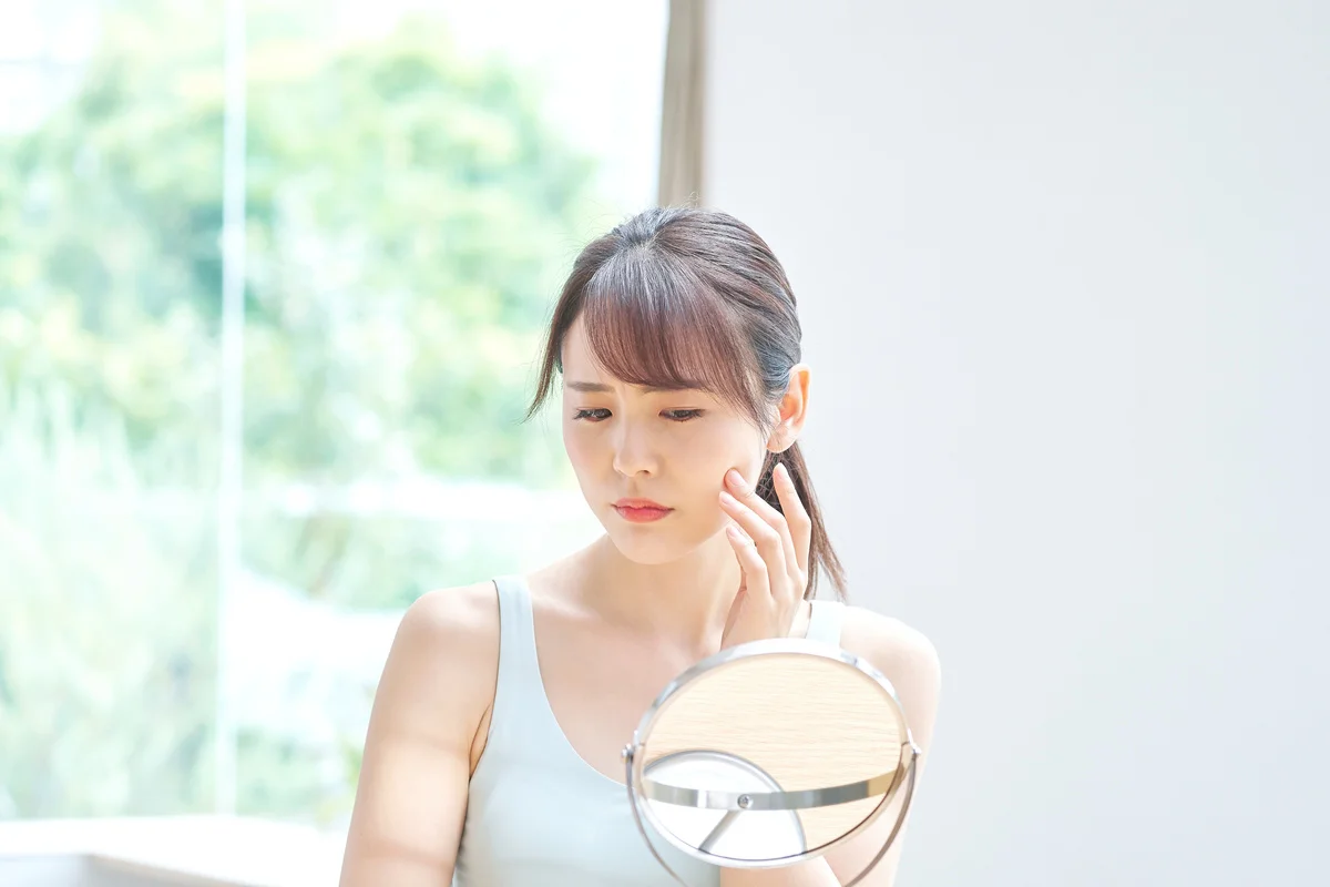 自己流のスキンケアをしている
