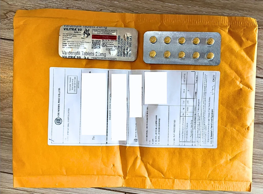 ビリトラ （Vilitra）が届いた際の包装紙とビリトラ （Vilitra）が10錠入ったシートの表面と裏面