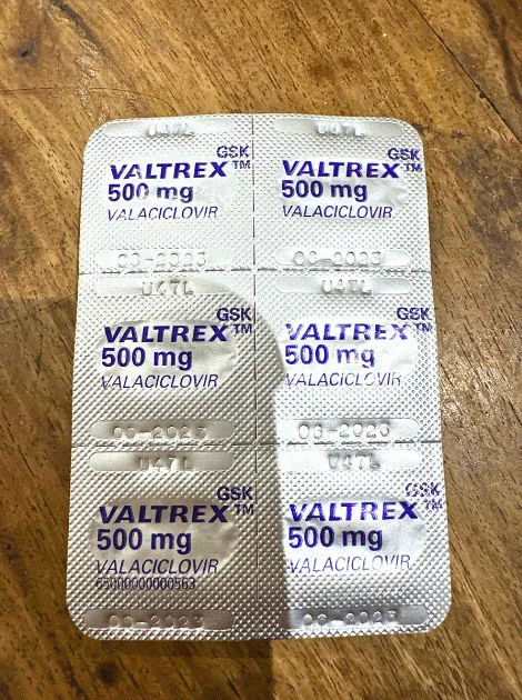 バルトレックス(VALTREX)が入ったシートの裏面