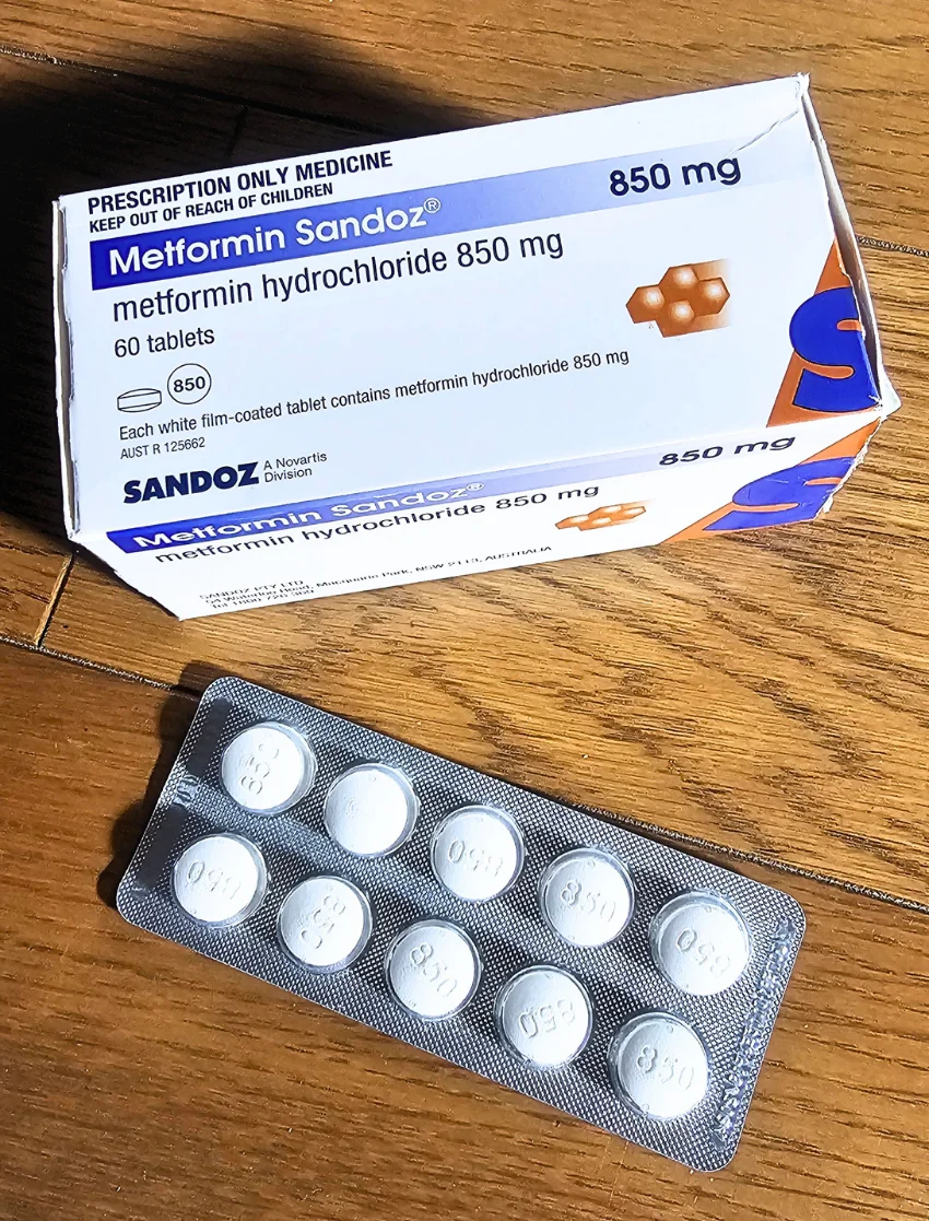 メトホルミン・サンド(Metformin Sandoz)850mgの箱と10錠のシート