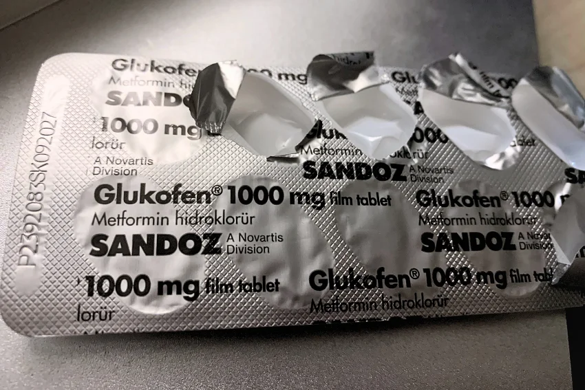 グルコフェン(Glukofen)1000mgを5錠使用して残り5錠のシート(裏面)