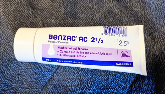 ベンザックACジェル(BENZAC AC GEL) 2.5%のチューブ