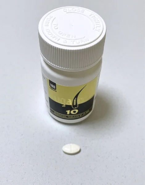 ウゲイン（ugaine）のボトルと1錠