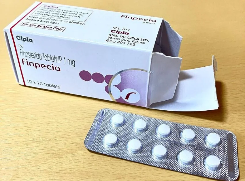 フィンペシア(Finpecia)IP 1mg(100錠)の空いた箱と10錠が入ったシート