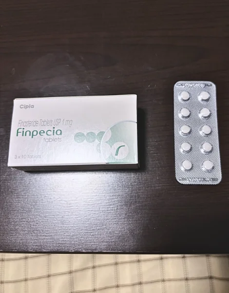 フィンペシア（Finpecia）USP 1mg（30錠）の箱と10錠入っているシート