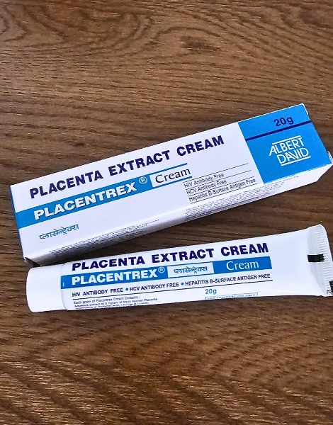 プラセントレックスクリーム（PLACENTREX Cream / ヒトプラセンタクリーム）の箱とチューブ