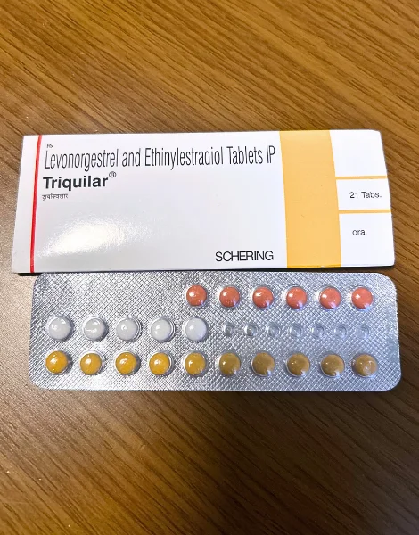 トリキュラー(Triquilar)のパッケージと21錠入っているシート