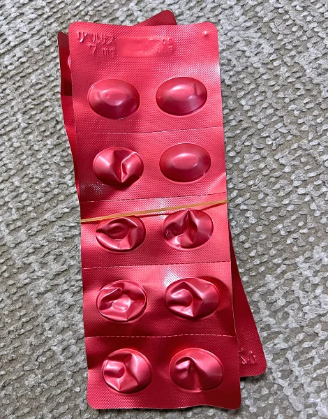 輪ゴムで束ねられているリベルサス（Rybelsus）7mg（10錠）の使いかけシート2枚