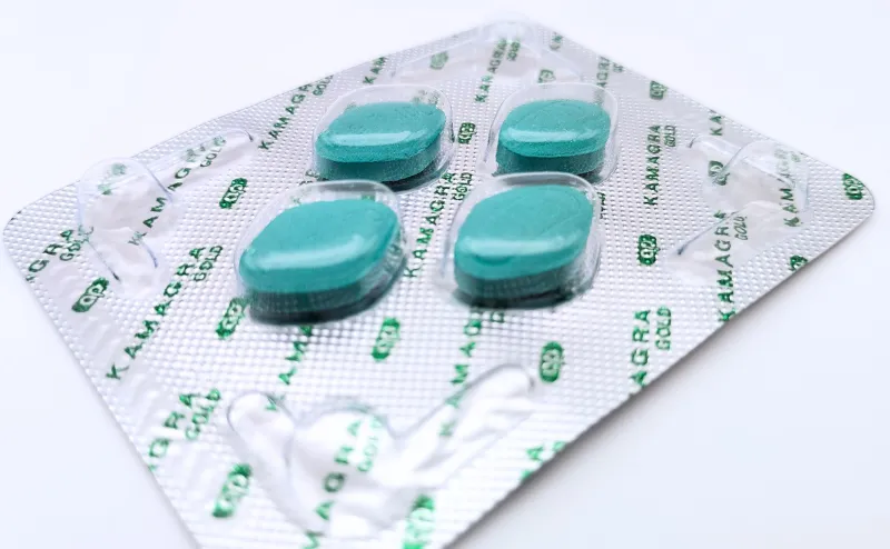 カマグラゴールド（KAMAGRA GOLD）100mgが4錠入っているシート