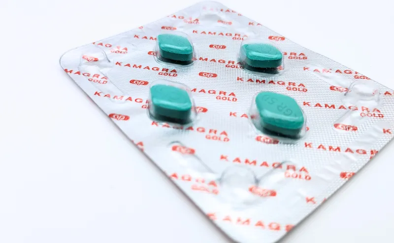 カマグラゴールド（KAMAGRA GOLD）50mgが4錠入っているシート