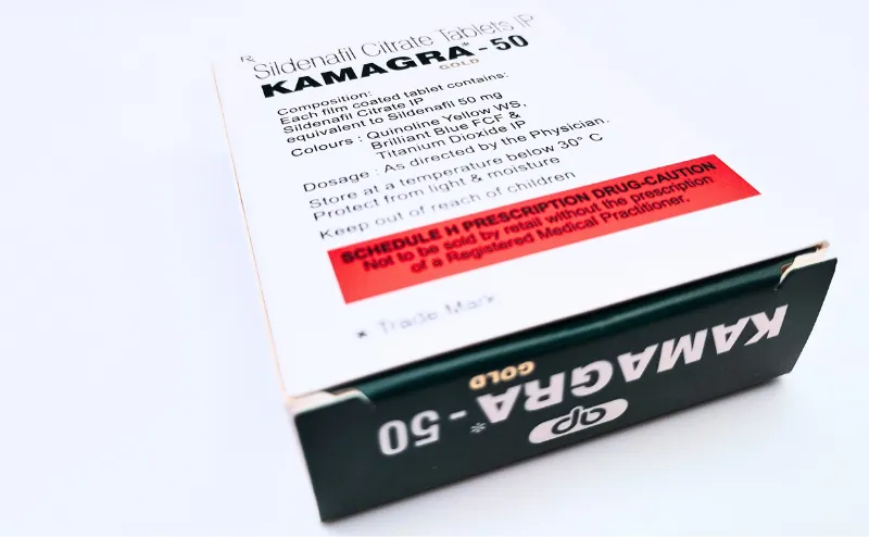 カマグラゴールド（KAMAGRA GOLD）50mgの箱を裏にして、下の方から撮影した写真