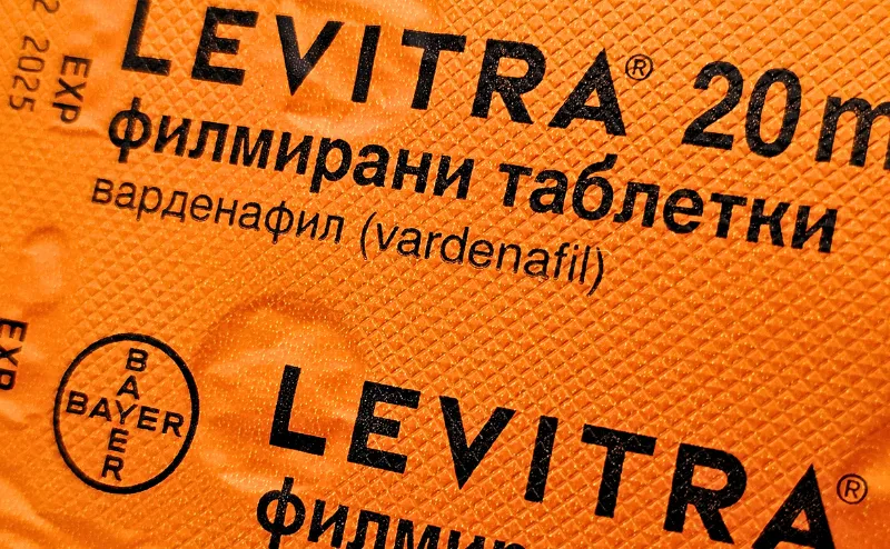 レビトラ（LEVITRA）20mgの4錠が入ったシートの裏面をアップにして撮影した写真