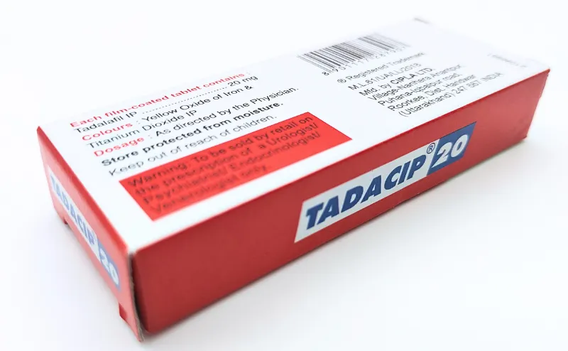 タダシップ（TADACIP）20mgの箱の裏側を斜め上から撮影した写真