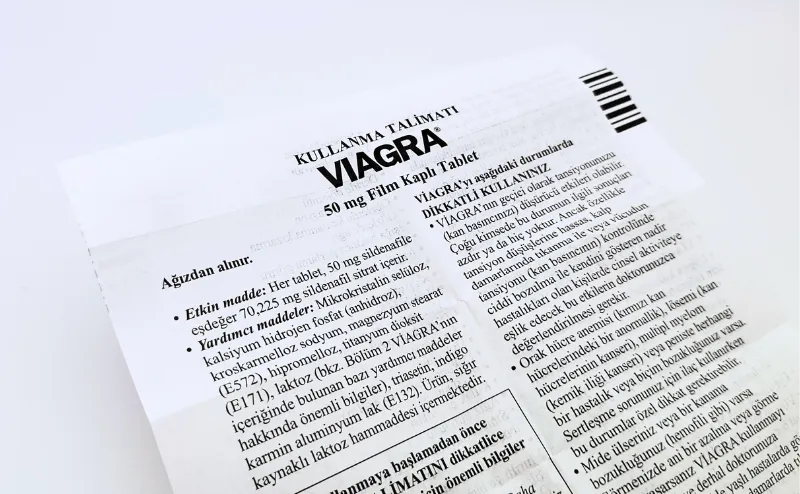 バイアグラ（VIAGRA）50mgの箱と蛇腹折りの添付文書